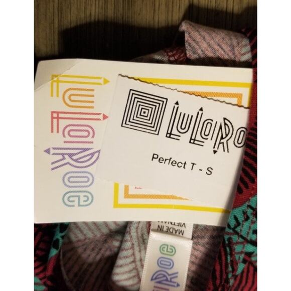 LuLaRoe Perfect-T Women's Red / Green Diamond Pattern T-Shirt, Size: Small, New - Picture 7 of 8